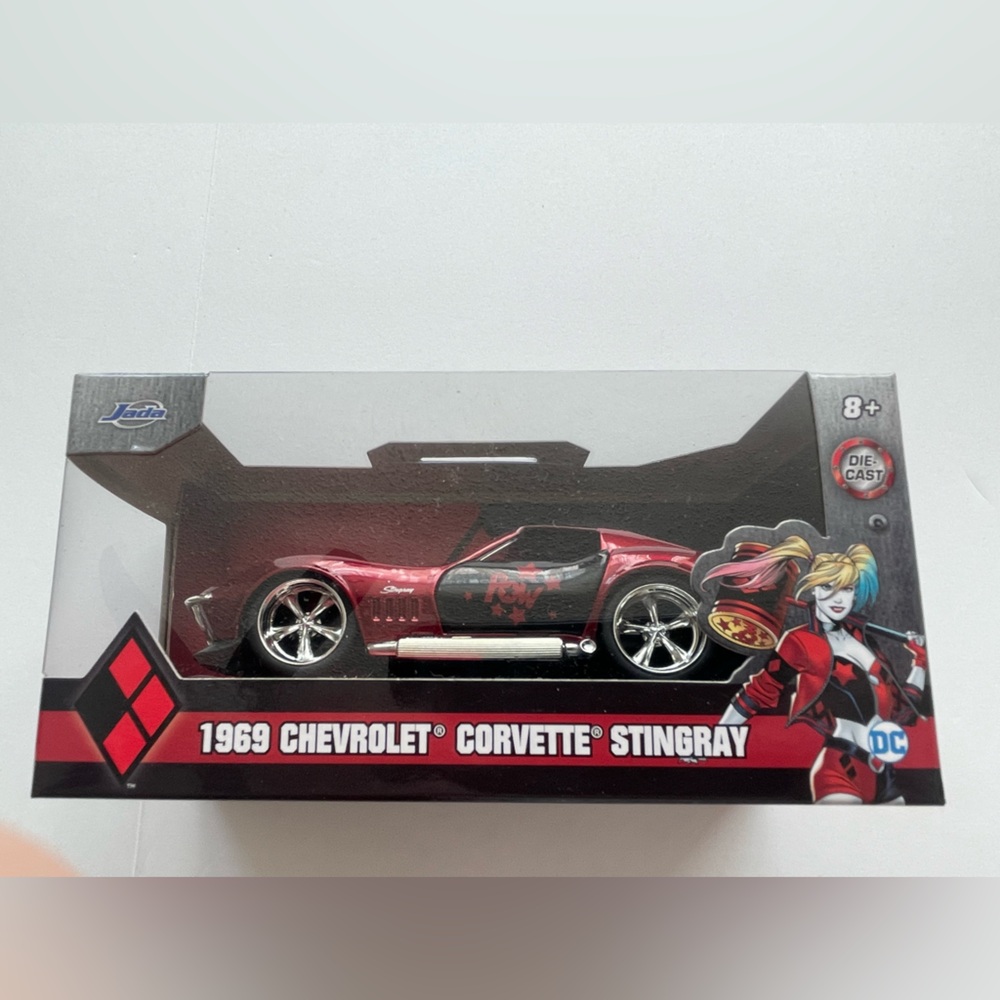Jada Harley Quinn dc comics 1969 Chevrolet Corvette Stingray Die-Cast Car 1/32